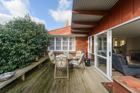 Photo of property in 33 Andrew Avenue, Roslyn, Palmerston North, 4414