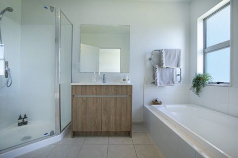 Photo of property in 12/40 Scarlet Oak Drive, Schnapper Rock, Auckland, 0632