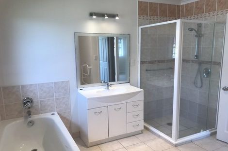 Photo of property in 487 Te Irirangi Drive, Flat Bush, Auckland, 2013