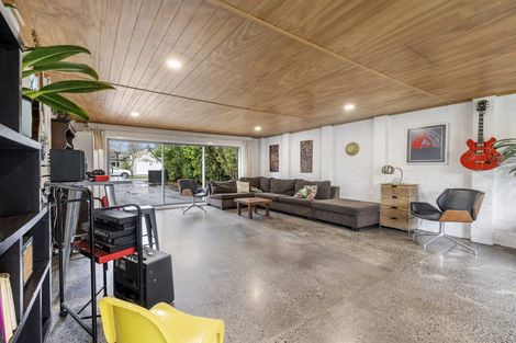 Photo of property in 36 Yeovil Road, Te Atatu Peninsula, Auckland, 0610