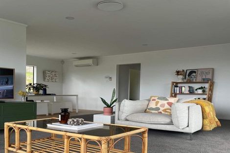 Photo of property in 72 Omapere Street, Whitby, Porirua, 5024