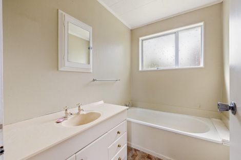 Photo of property in 2 Gilbert Street, Amberley, 7410