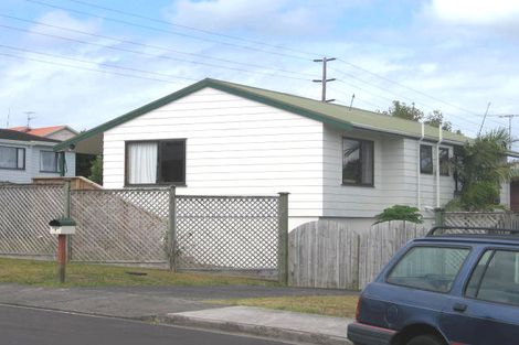 Photo of property in 1/7 Remus Place, Totara Vale, Auckland, 0629