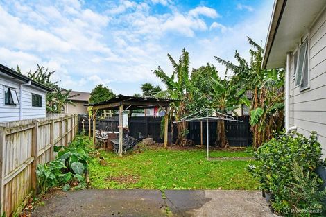 Photo of property in 12a John Walker Drive, Manurewa, Auckland, 2102