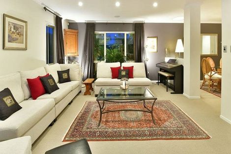 Photo of property in 28 English Oak Drive, Schnapper Rock, Auckland, 0632