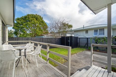 Photo of property in 2/8 Lingfield Street, Glenfield, Auckland, 0629
