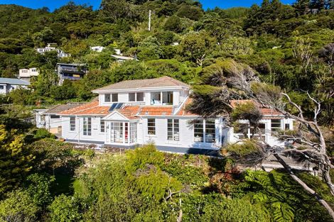 Photo of property in 2 Mahina Road, Mahina Bay, Lower Hutt, 5013