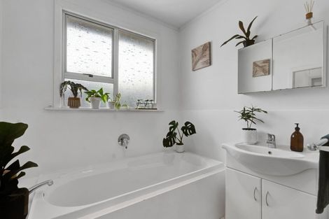 Photo of property in 19 Kahikatea Street, Inglewood, 4330