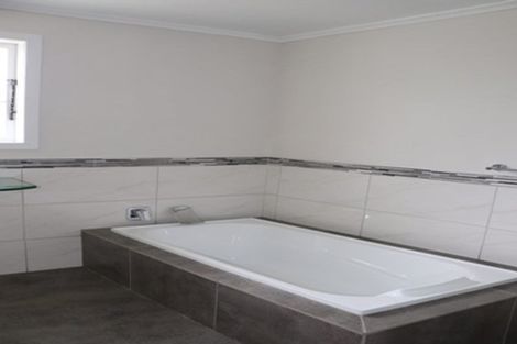 Photo of property in 545 Glenfield Road, Glenfield, Auckland, 0629