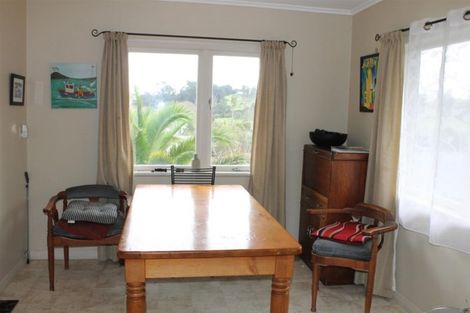 Photo of property in 16 Whaka Street, Maungaturoto, 0520