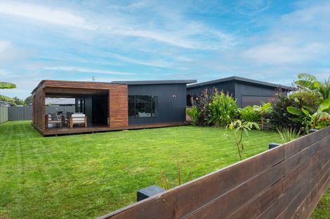 Photo of property in 19 Read Crescent, Clive, 4102