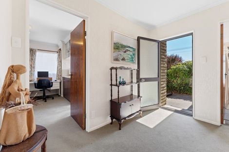 Photo of property in 14 Sackville Street, Fitzroy, New Plymouth, 4312