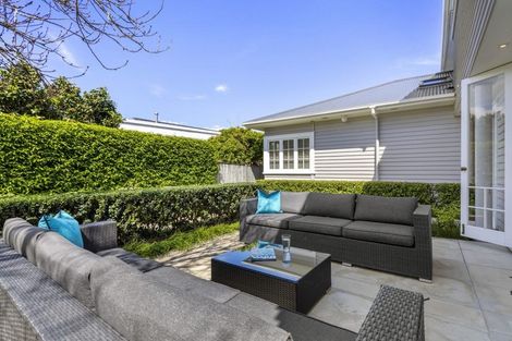 Photo of property in 5c Church Street, Devonport, Auckland, 0624