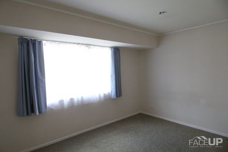 Photo of property in 72 Kingdale Road, Henderson, Auckland, 0610