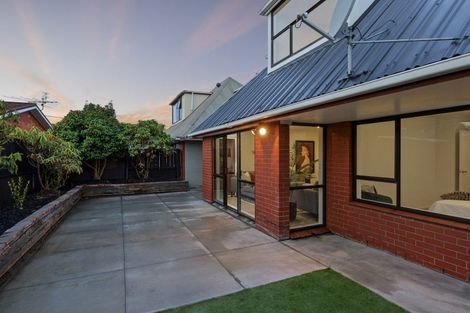 Photo of property in 2/49 Searells Road, Strowan, Christchurch, 8052