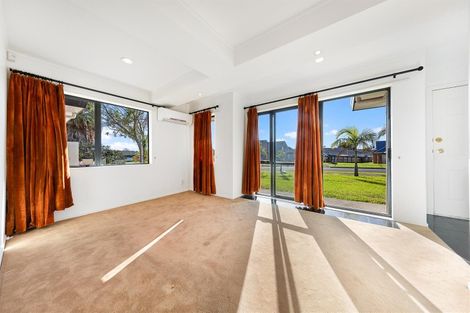 Photo of property in 1 Waylen Place, Burswood, Auckland, 2013