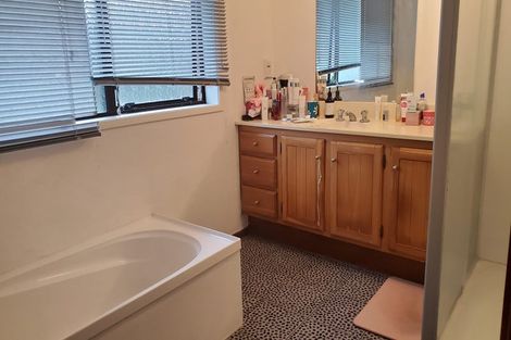 Photo of property in 34 Oliver Road, Eastern Beach, Auckland, 2012