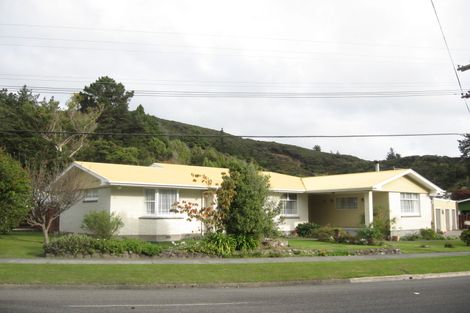 Photo of property in 4 Tawhai Street, Stokes Valley, Lower Hutt, 5019