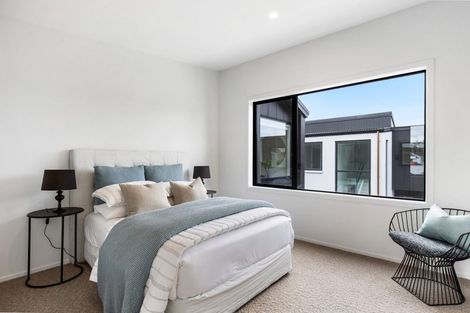 Photo of property in 18a The Esplanade, Eastern Beach, Auckland, 2012