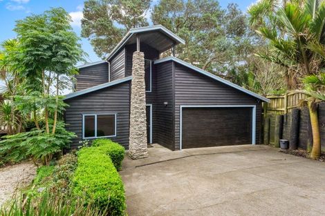 Photo of property in 84 Domain Crescent, Muriwai, Waimauku, 0881