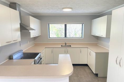 Photo of property in 5 Orinda Close, Botany Downs, Auckland, 2010