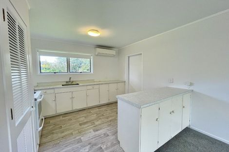 Photo of property in 2/11 Tallington Crescent, Torbay, Auckland, 0630