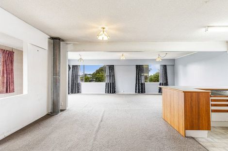 Photo of property in 19 Lydford Place, Glendene, Auckland, 0602