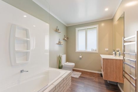 Photo of property in 40 Huntaway Close, Stoke, Nelson, 7011