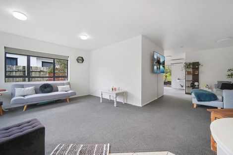 Photo of property in 12 Ginders Drive, Massey, Auckland, 0614