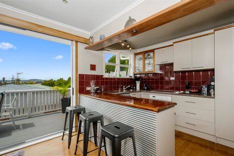 Photo of property in 11 Divich Avenue, Te Atatu South, Auckland, 0610
