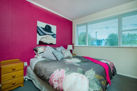 Photo of property in 11 Divich Avenue, Te Atatu South, Auckland, 0610