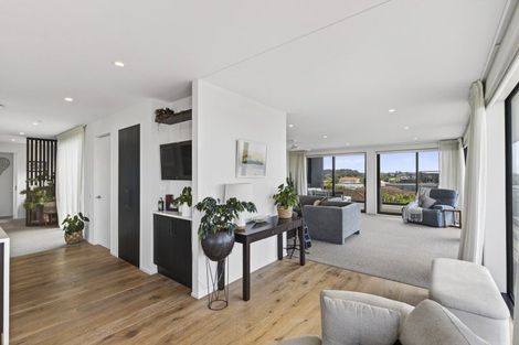 Photo of property in 8 Kowhai Street, Strandon, New Plymouth, 4312