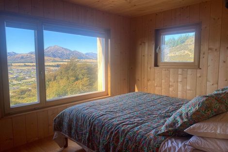 Photo of property in 5 Weatherall Close, Wanaka, 9305