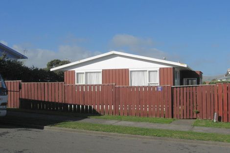 Photo of property in 13 Humphreys Grove, Titahi Bay, Porirua, 5022