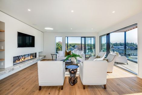 Photo of property in 2 Ronaki Road, Mission Bay, Auckland, 1071