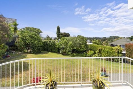 Photo of property in 8 Calman Place, Chatswood, Auckland, 0626