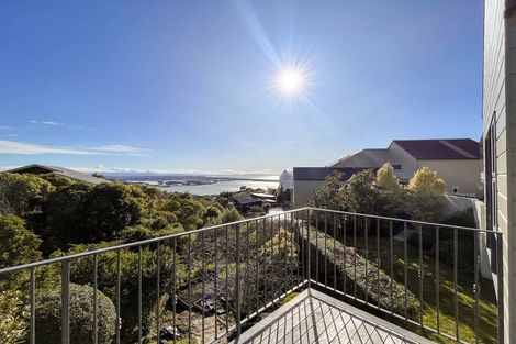 Photo of property in 5 Luxton Place, Mount Pleasant, Christchurch, 8081