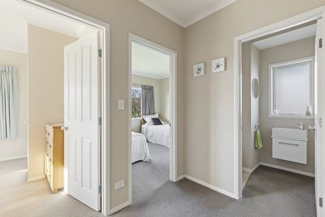 Photo of property in 5 Vardon Way, Waiwhakaiho, New Plymouth, 4312