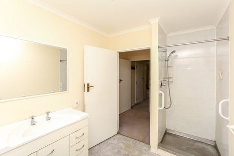 Photo of property in 24 Pendarves Street, New Plymouth, 4310