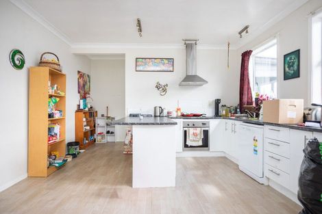 Photo of property in 13 Waterloo Street, Dannevirke, 4930