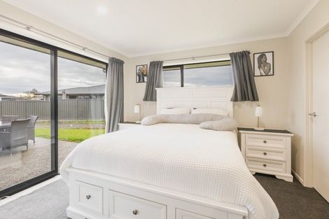 Photo of property in 92 Belgrove Drive, Waipukurau, 4200