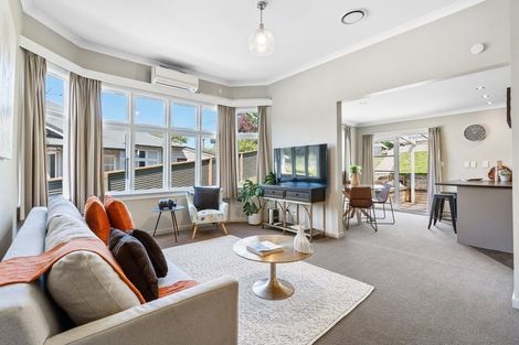 Photo of property in 21 Glenross Street, Glenross, Dunedin, 9011