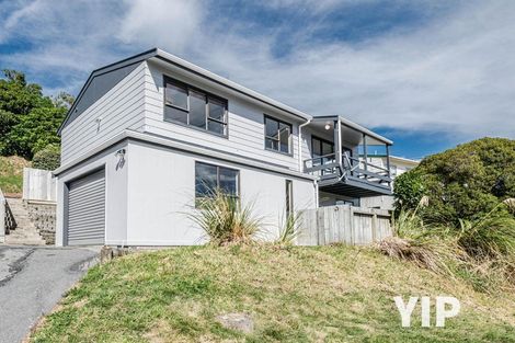 Photo of property in 44 Colchester Crescent, Newlands, Wellington, 6037