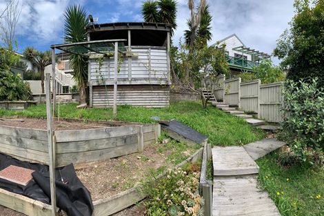 Photo of property in 8 Squirrel Lane, Browns Bay, Auckland, 0630