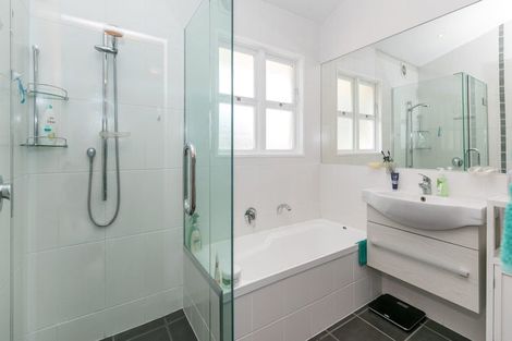 Photo of property in 10 Riverview Terrace, Fairfield, Hamilton, 3214