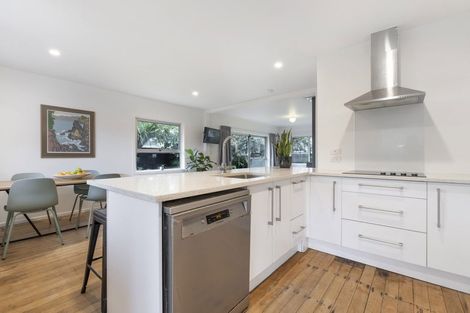 Photo of property in 36 Yeovil Road, Te Atatu Peninsula, Auckland, 0610