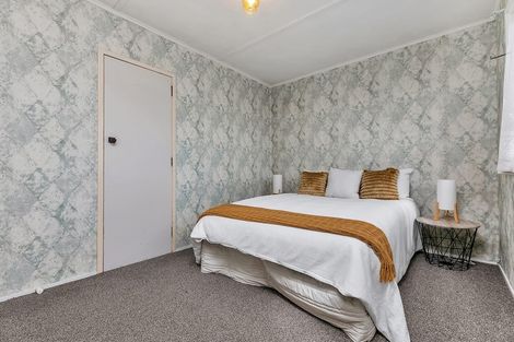 Photo of property in 1/25 Peach Road, Glenfield, Auckland, 0629