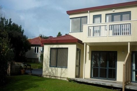 Photo of property in 20a Pohutukawa Avenue, Red Beach, 0932