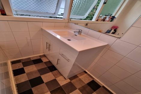 Photo of property in 120 Hepburn Road, Glendene, Auckland, 0602