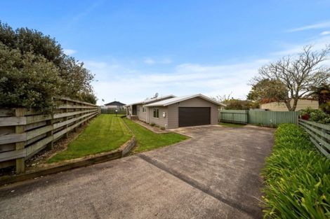 Photo of property in 3 Titoki Place, Inglewood, 4330